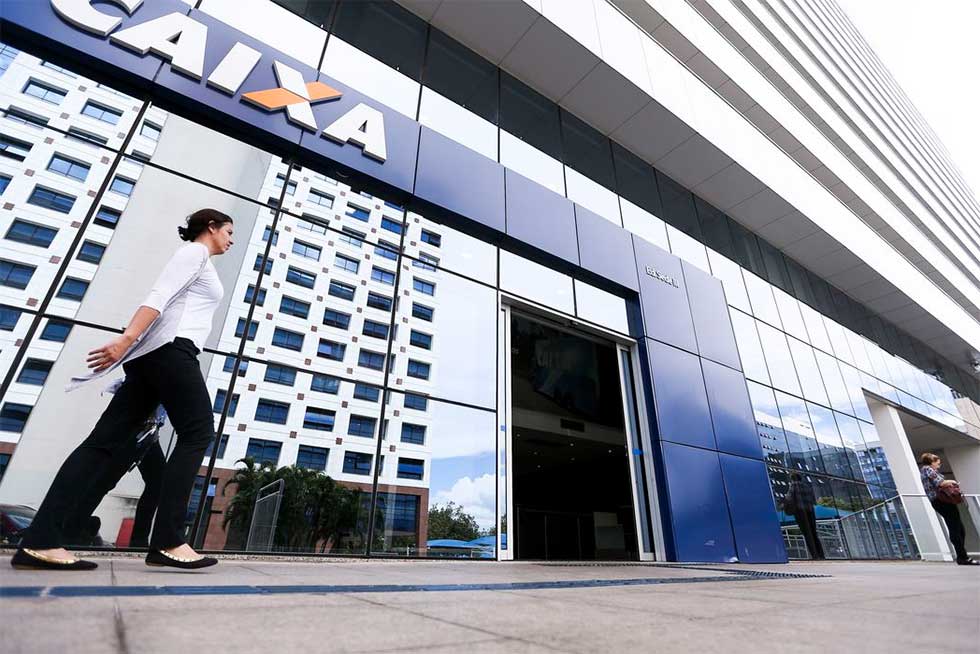 Nascidos em abril podem sacar primeira parcela de auxílio hoje
