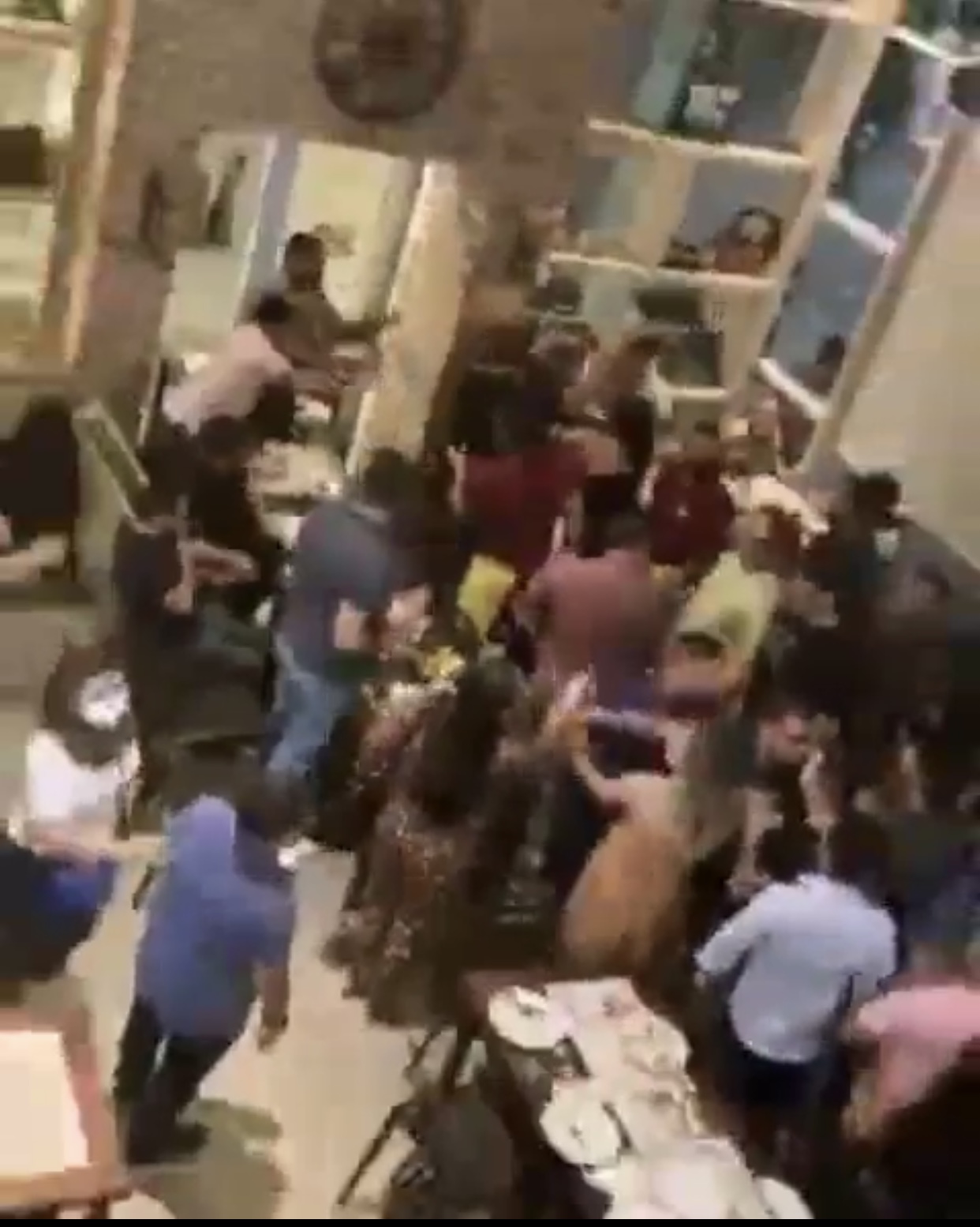 Briga generalizada em cachaçaria de Manaus