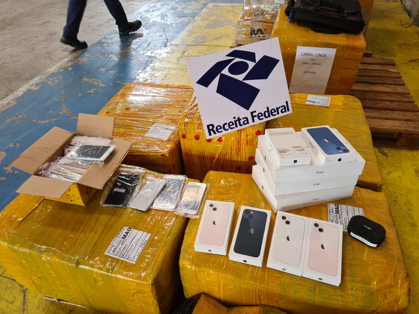 Receita Federal apreende mais de meio milhão de reais em mercadorias provenientes de São Paulo