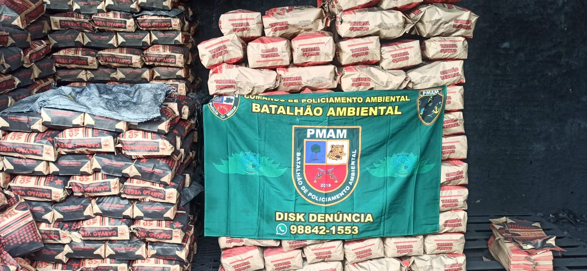 Depósito clandestino é descoberto e PMAM apreende mais de 800 sacas de carvão vegetal