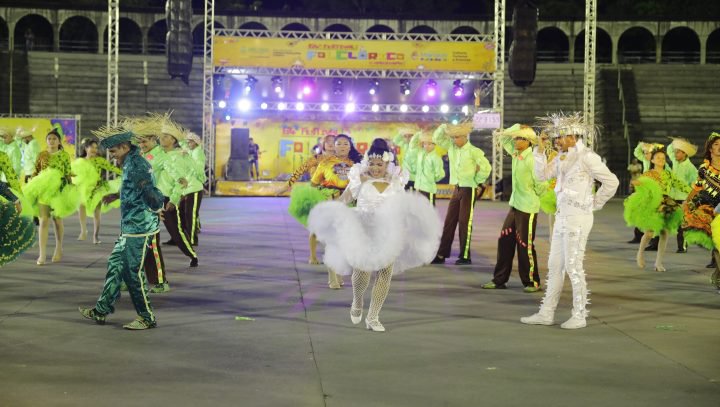 Festival Folclórico do Amazonas entra no oitavo dia de apresentações atraindo milhares de pessoas