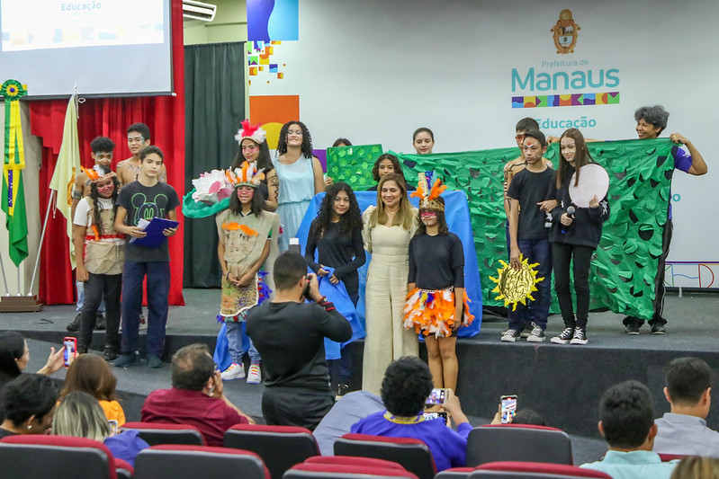 Alunos dos grêmios estudantis da Semed são premiados na capital
