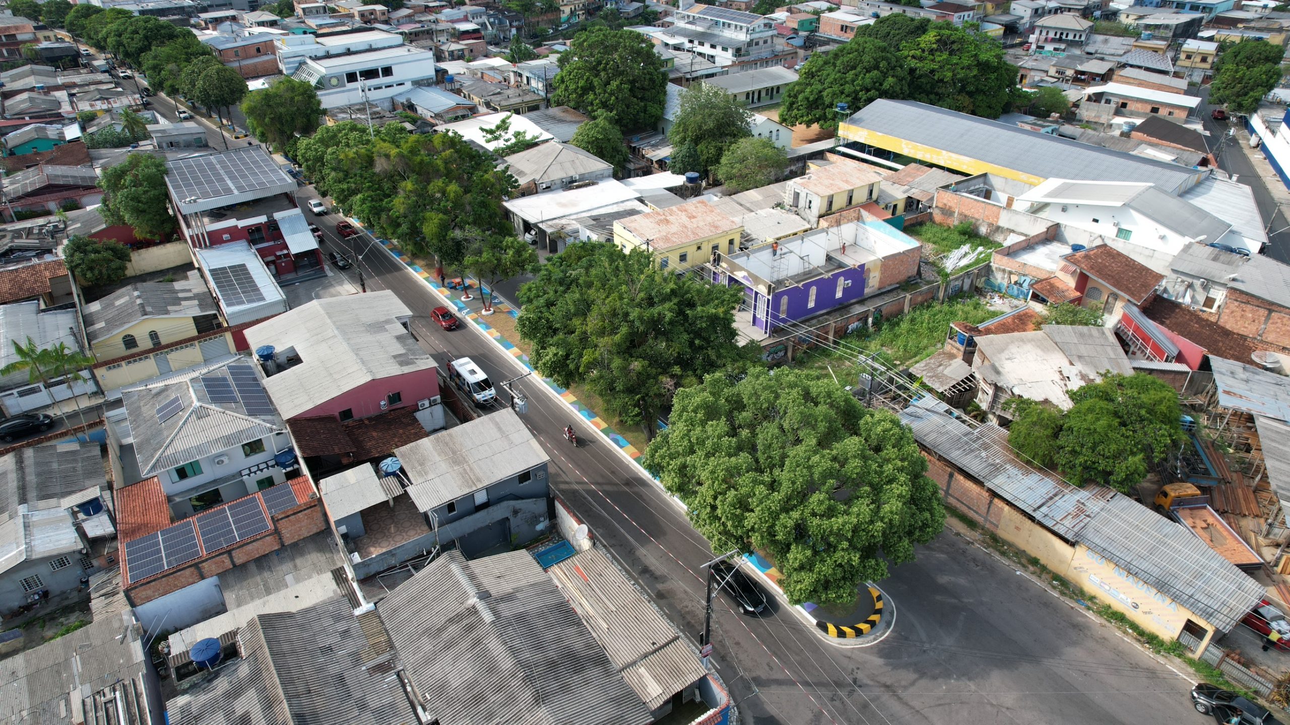 Prefeitura de Manaus inicia projeto de revitalização de canteiros centrais