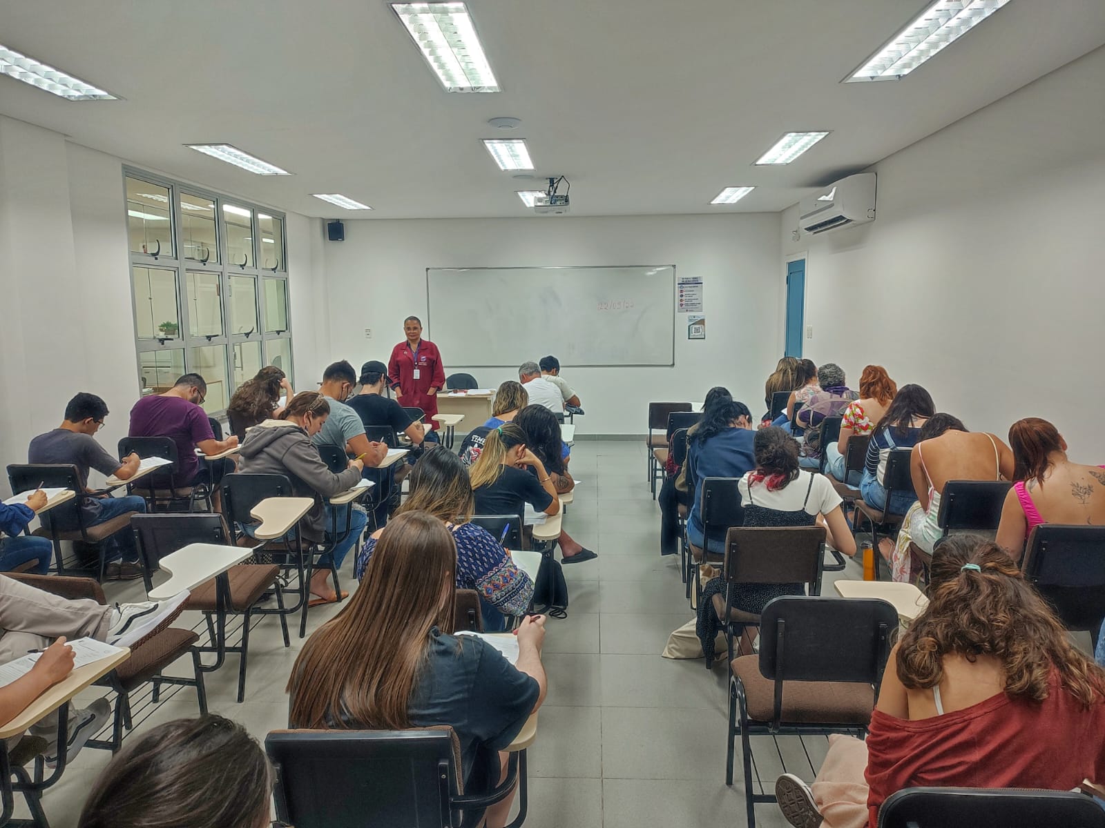 Fametro e Faculdade Santa Teresa oferecem 10 mil bolsas de estudos em cursos de pós-graduação
