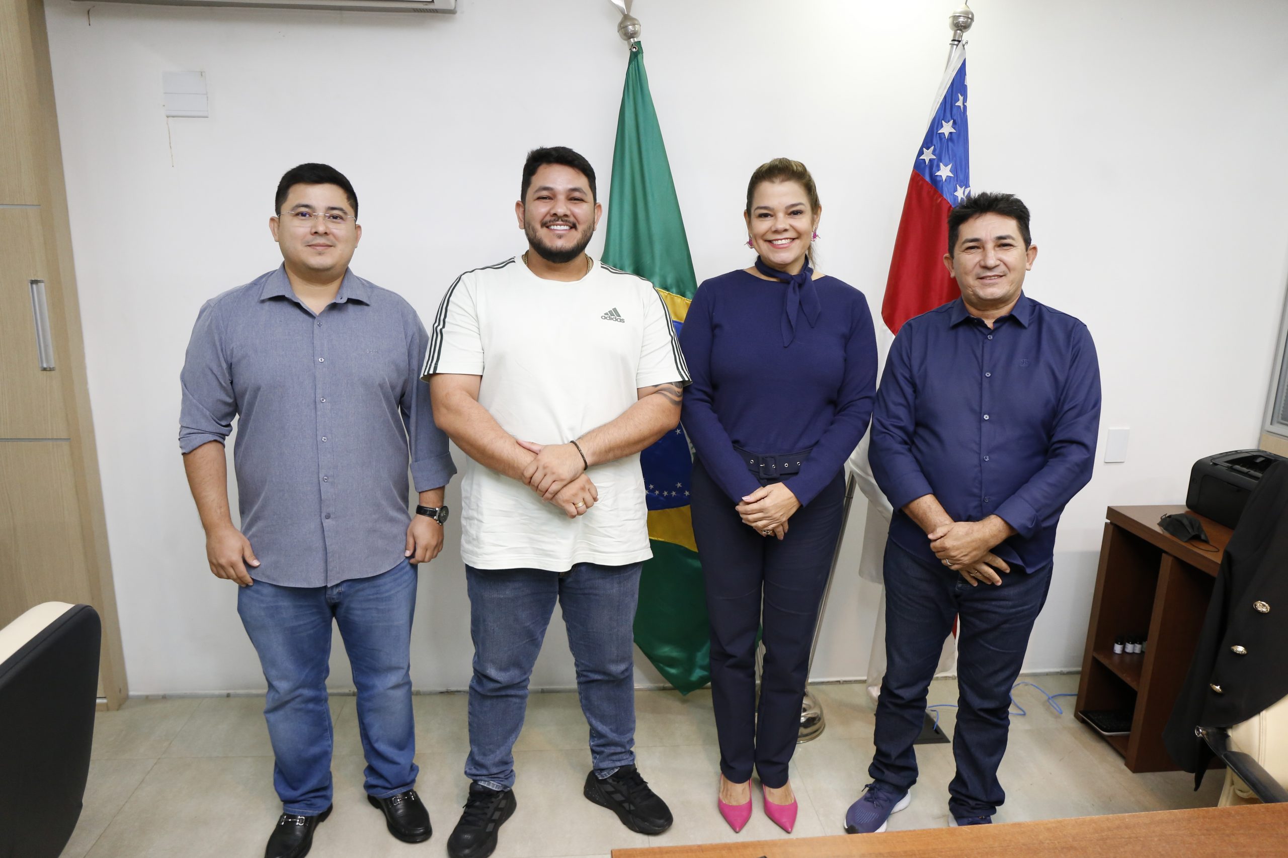 Prefeito Ruan Mattos pede reforma e ampliação de escolas de Envira durante encontro com secretária da Seduc