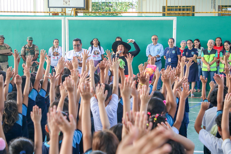Alunos da escola municipal Firme na Fé participam de atividades do programa ‘Oca vai à escola’ da prefeitura