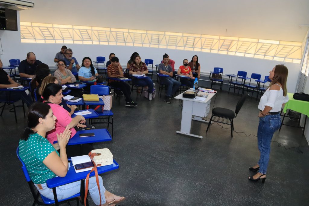 Professores de Língua Inglesa da Prefeitura de Manaus participam de Formação Pró-Saeb
