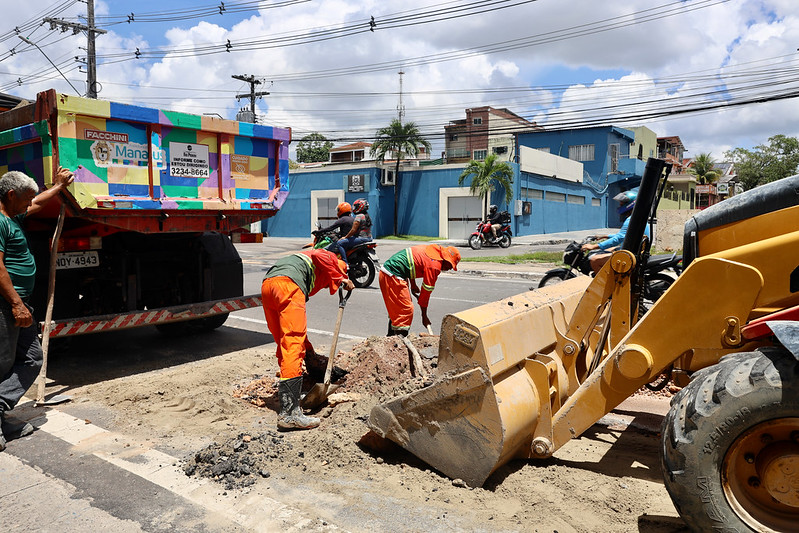 Prefeitura de Manaus recupera 15 metros de rede de drenagem na avenida Torquato Tapajós