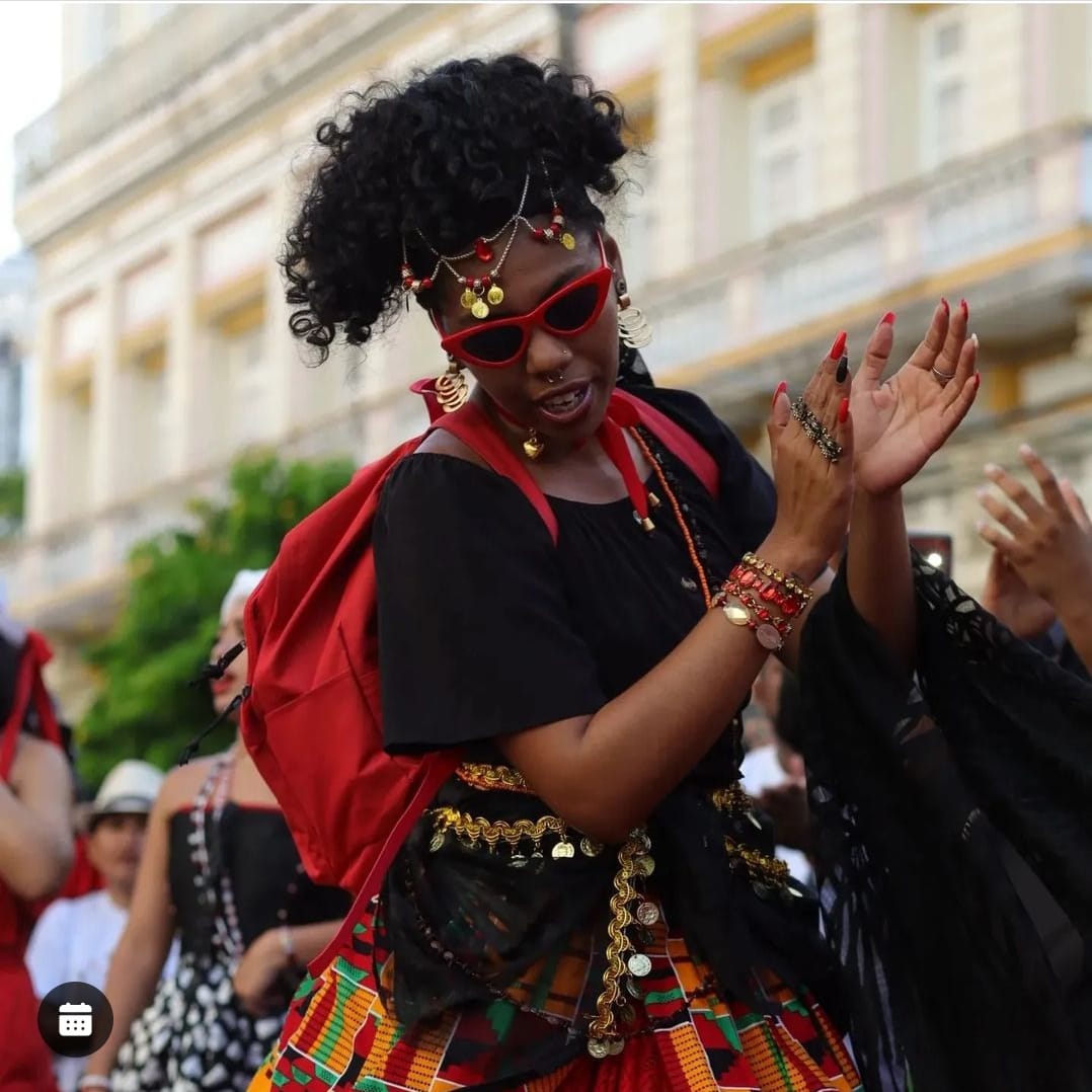 Vogue Femme e técnicas de folhagravura movimentam o fim de semana na Itinerância Bubuia