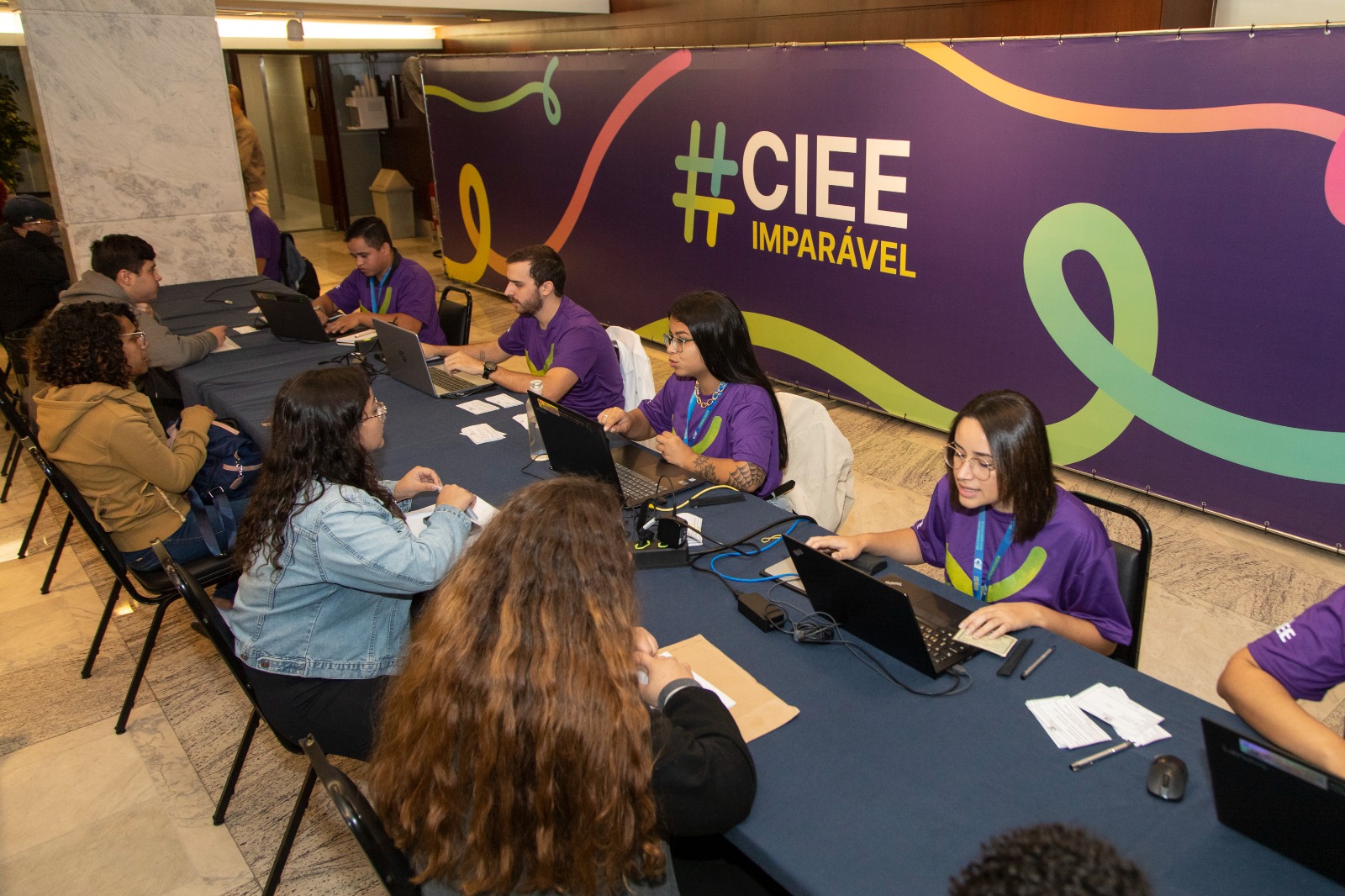 Mais de 14 mil vagas: CIEE completa o seu 62º aniversário, mas quem ganha o presente são os jovens e estudantes com Maratona de Vagas presencial