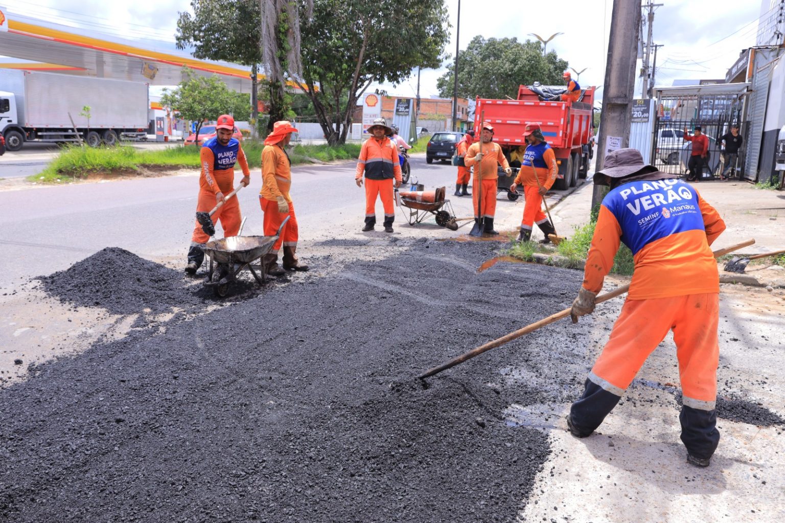 Prefeitura fortalece a malha viária da avenida Arquiteto José Henrique Bentes Rodrigues, no bairro Colônia Terra Nova